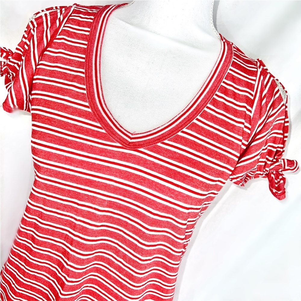 LEFT OF CENTER Cold Shoulder T-Shirt, Sz XS (runs big)